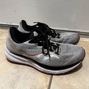 Saucony Women’s Ride 14 Size 9